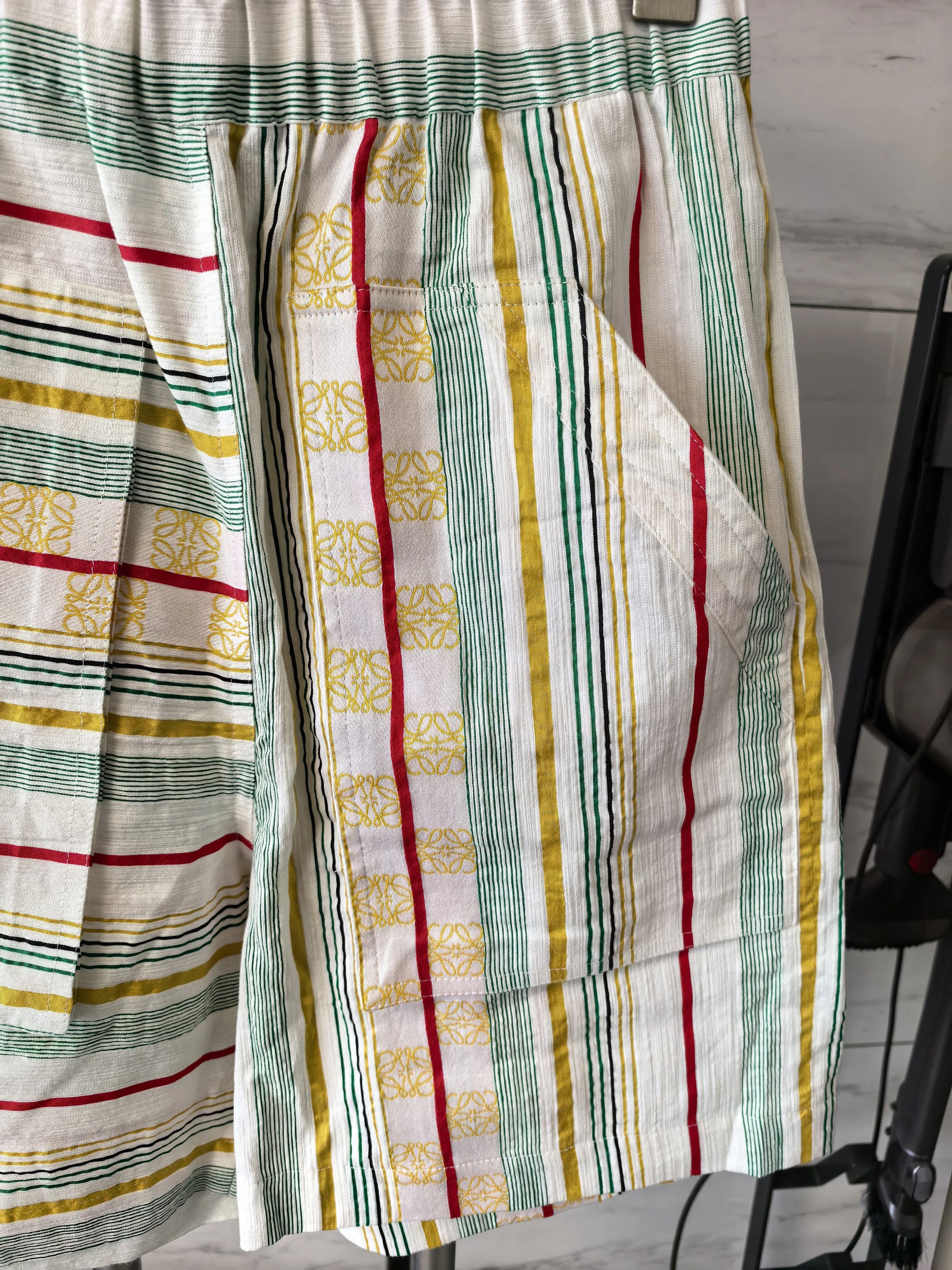 Loewe LOEWE SS23 XS Striped Logo Silk Short Size 25" / US 0 / IT 36 - 7 Thumbnail