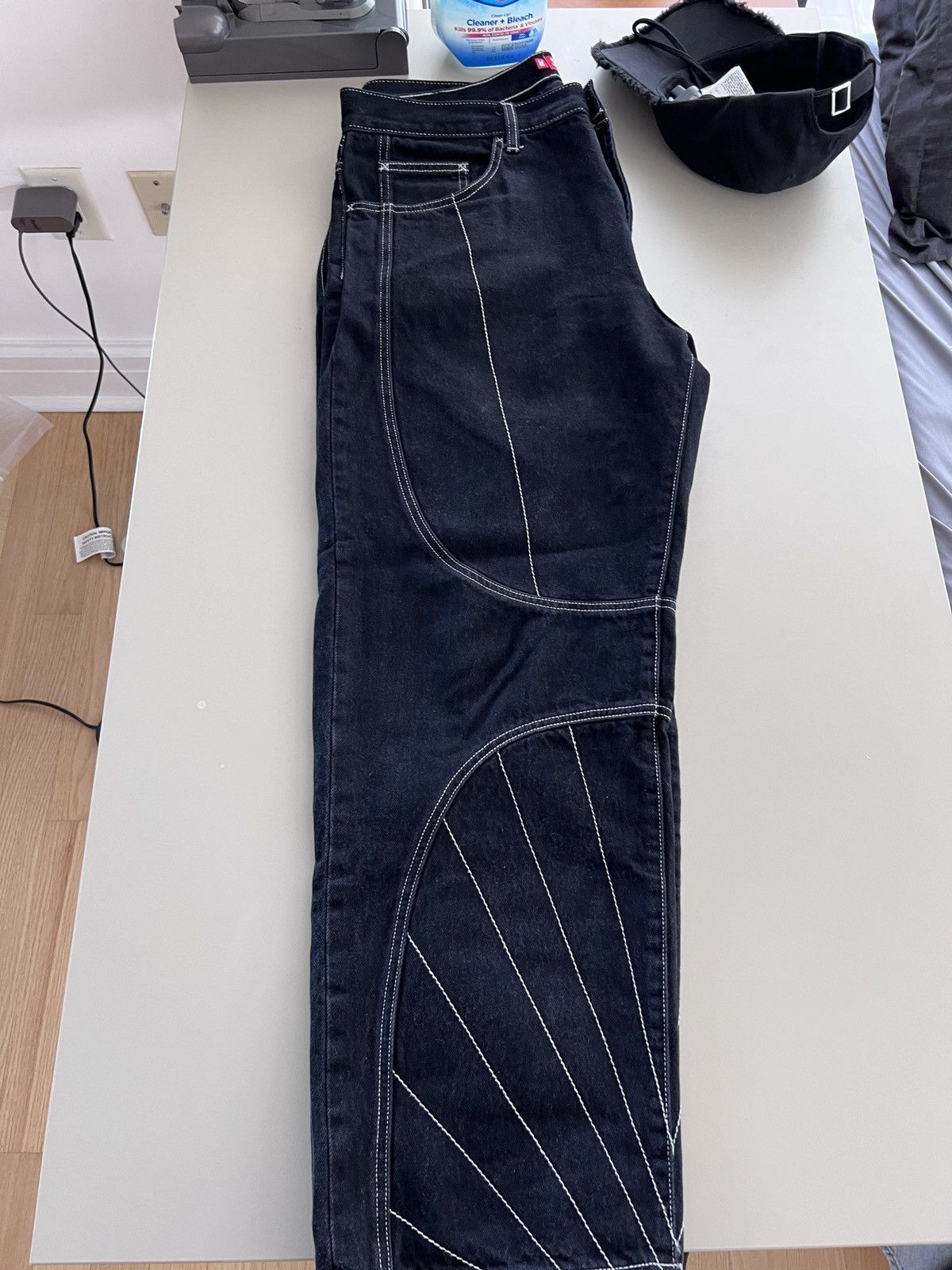 パンツ Supreme Radial Embroidered Loose FitJean Supreme Radial Embroidered Loose Fit Jean (FW23) - $178