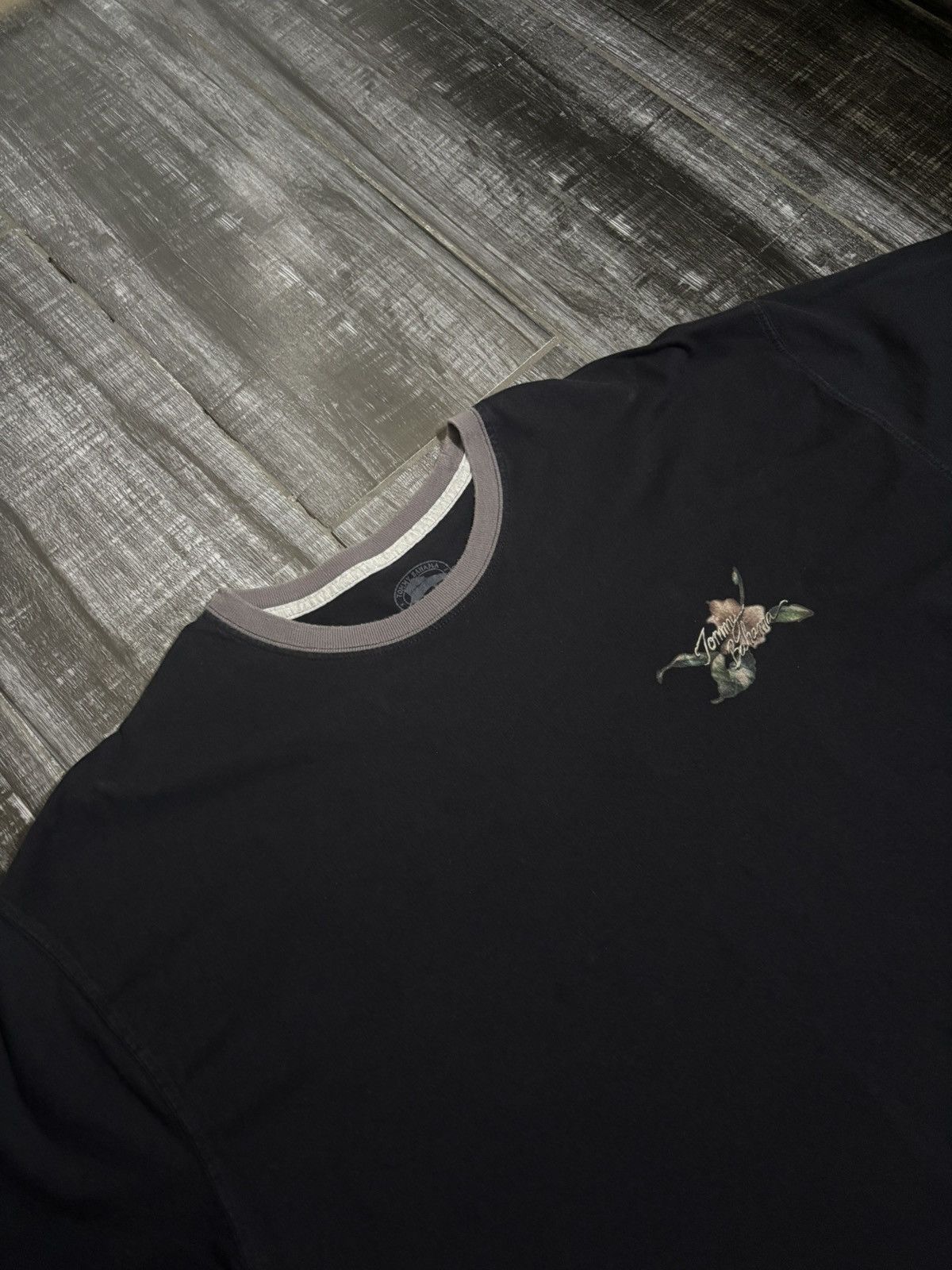 Tommy Bahama Black and grey stitched Tommy Bahama t-shirt Size US XL / EU 56 / 4 - 2 Thumbnail