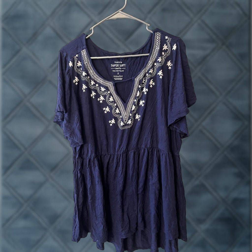 Torrid Torrid Shirt Womens 3X Blue Embroidery Smocked Waist Peplum Lightweight Flutter Sleeve Size XXL / US 16-18 / IT 52-54 - 1 Thumbnail