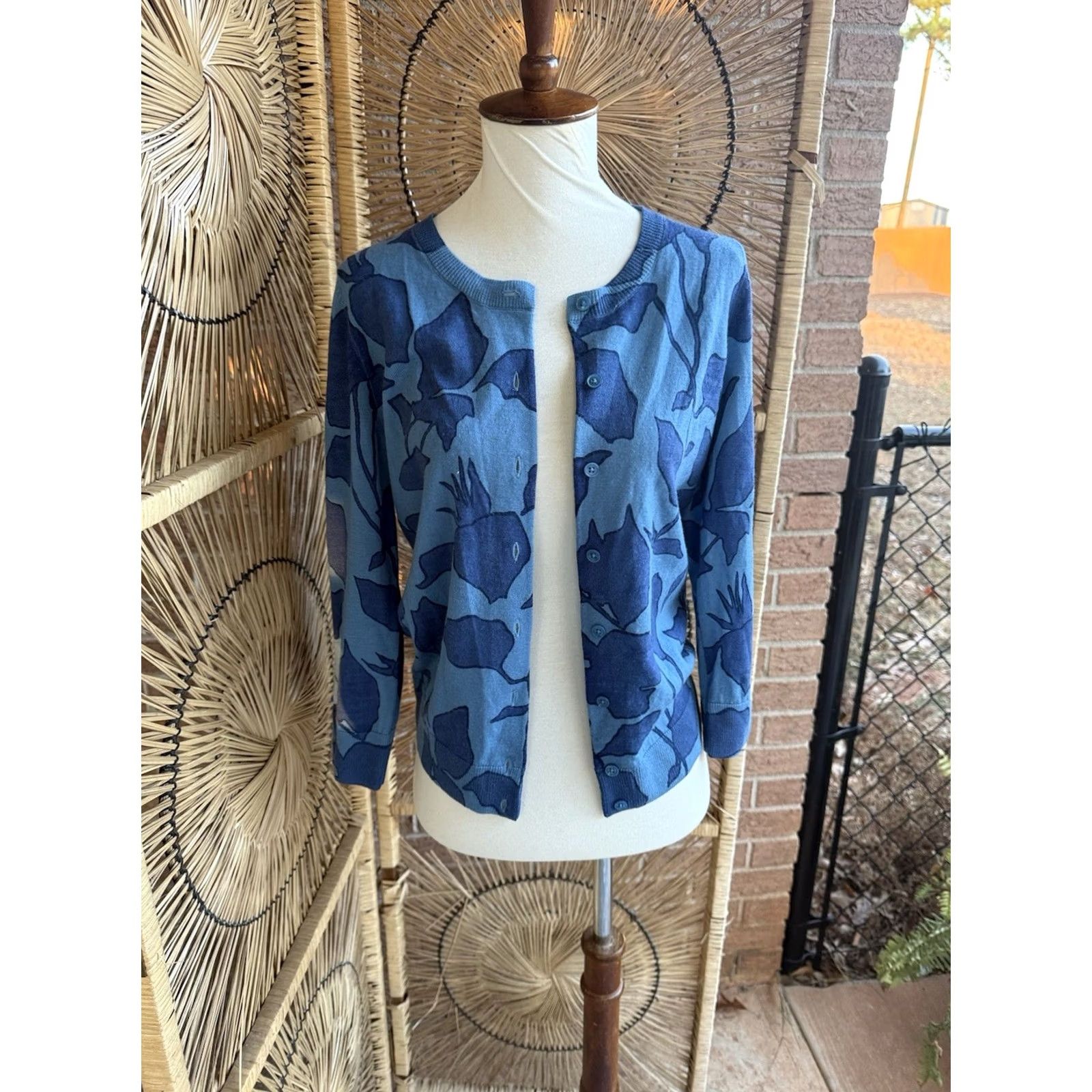 Talbots VINTAGE Talbots XS Pure Merino Wool Blue Floral Cardigan Sweater Women XS Cardigan Wool Blue Floral Size XS / US 0-2 / IT 36-38 - 2 Thumbnail