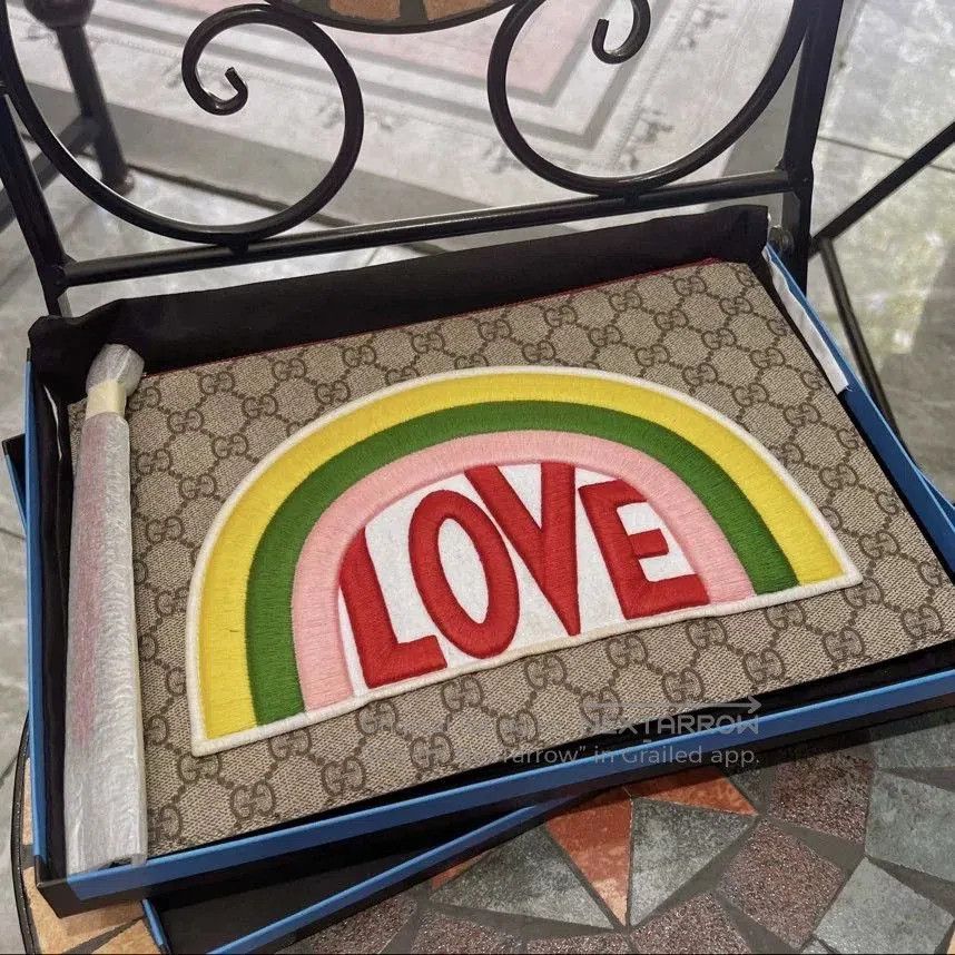 Gucci Gucci Love Collection Embroidered Clutch. Size ONE SIZE - 2 Thumbnail