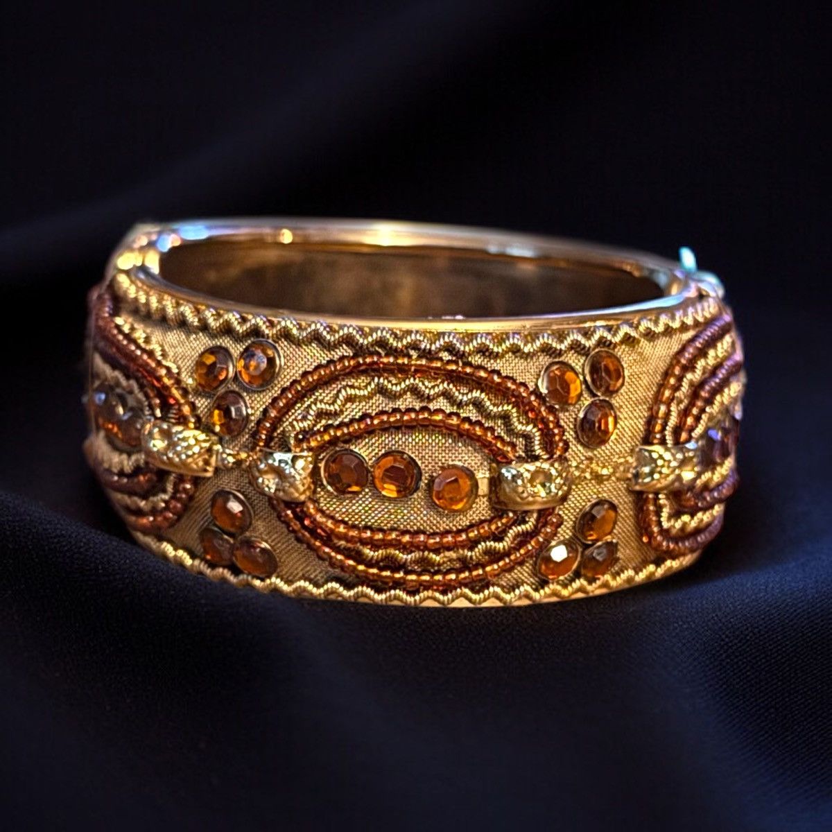 Other Chunky gold tone rhinestones and beads hinged bracelet Size ONE SIZE - 1 Thumbnail