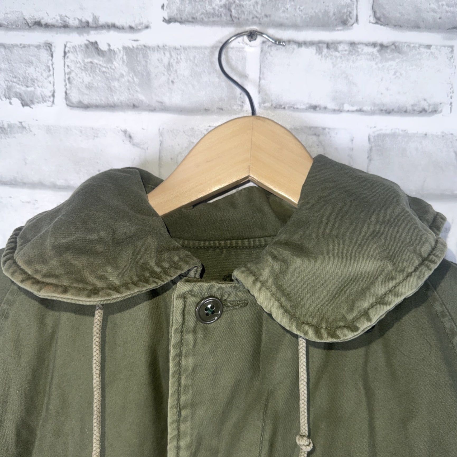 Vintage VINTAGE Green Military Coat Mens Size M Missing 2 Buttons User: VINTAGE Green Military Button Up Coat Mens Size M Missing 2 Buttons Size US M / EU 48-50 / 2 - 3 Thumbnail