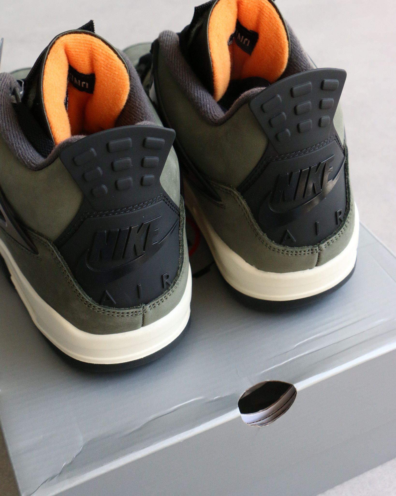 Jordan Brand × Undefeated Jordan 4 Retro OG Undefeated 2025 Size US 11 / EU 44 - 8 Thumbnail