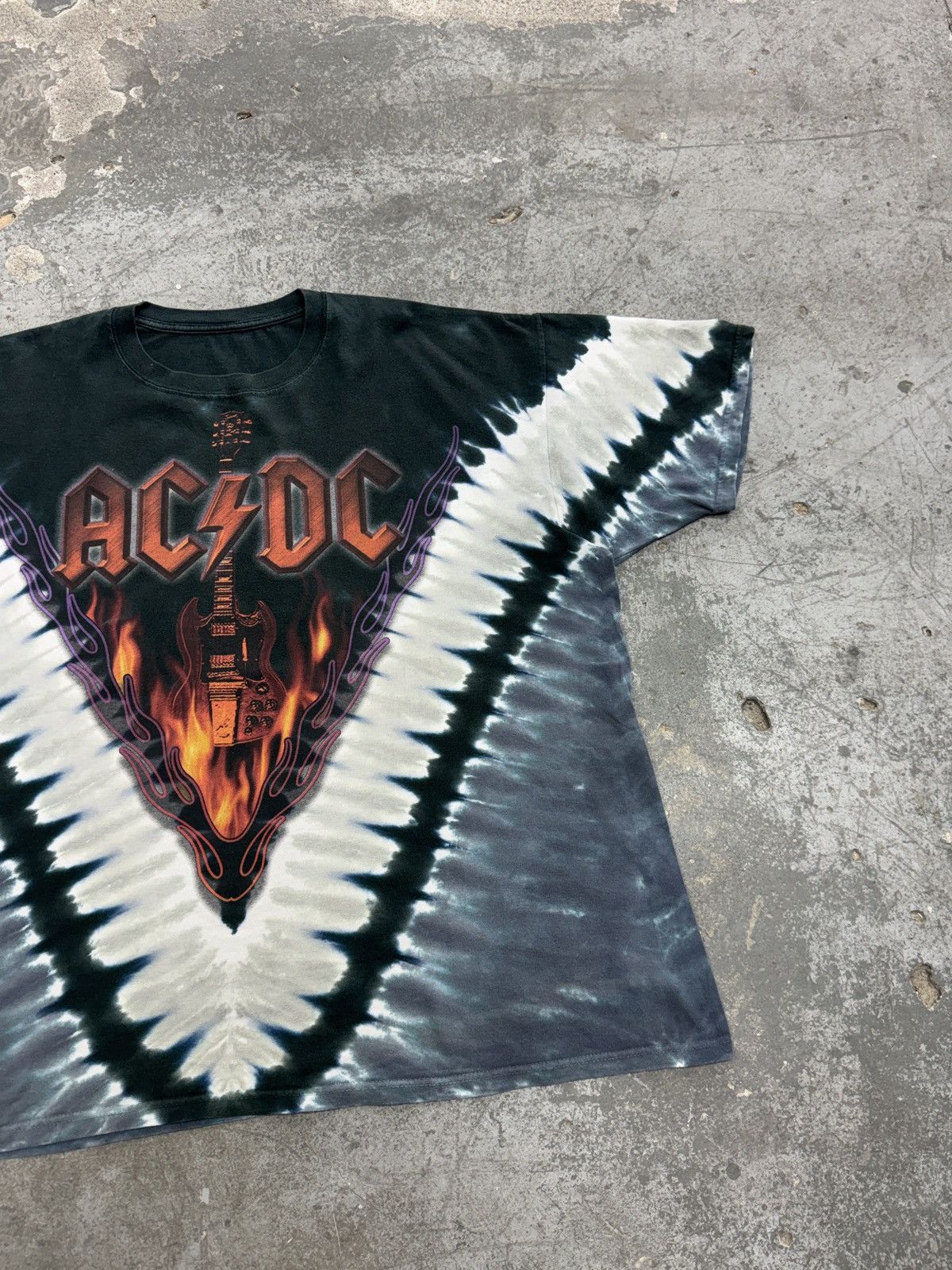Band Tees Vintage AC/DC Hells Bells Tee Size US XL / EU 56 / 4 - 4 Thumbnail