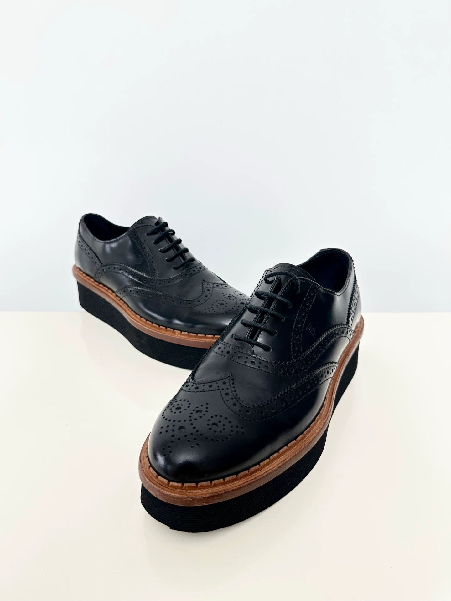 Tod's Tod's Women's Leather Brogue Loafer Black Size US 6 / IT 36 - 9 Thumbnail