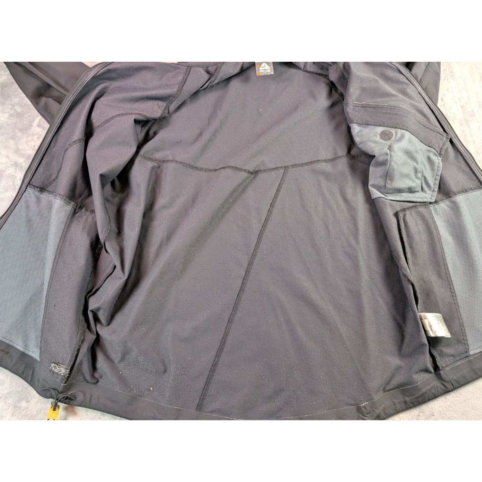 Nike ACG Nike ACG Jacket Mens XL Black Lightweight Soft Shell Windbreaker Outdoors Hiking Zip Jacket Size US XL / EU 56 / 4 - 4 Thumbnail