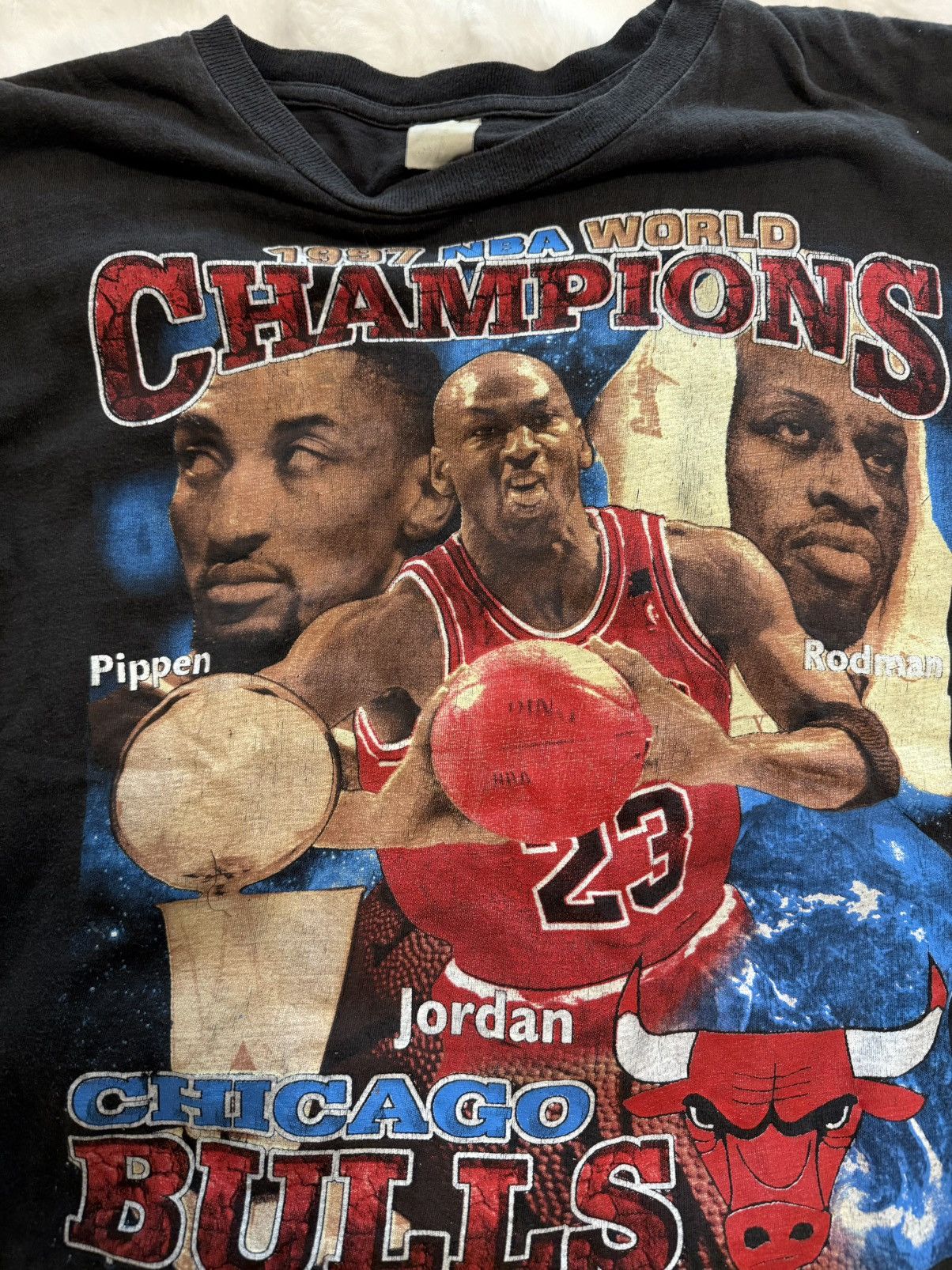 Vintage Vintage 1997 NBA World Champions Chicago Bulls Rap Tee Size US XL / EU 56 / 4 - 11 Thumbnail