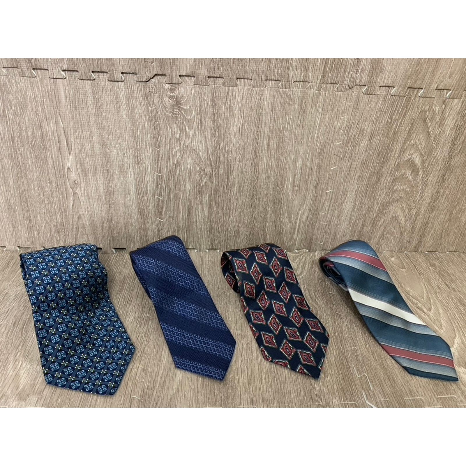 The Unbranded Brand Set of 4 Silk Men's Ties Set Geometric Patterns Multicolor Size ONE SIZE - 1 Thumbnail