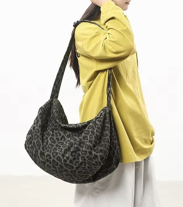 Japanese Brand Gen Z Trendy Leopard Print Canvas Crossbody Bag Size ONE SIZE - 2 Thumbnail