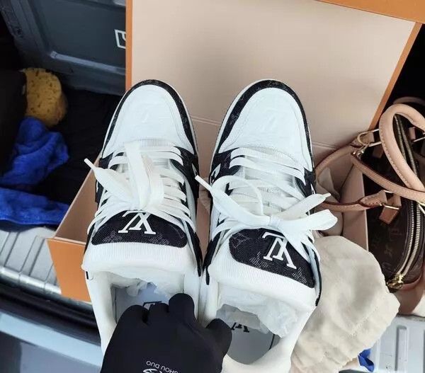Louis Vuitton Louis Vuitton Casual Sneakers UK7 Size US 8 / EU 41 - 1 Thumbnail