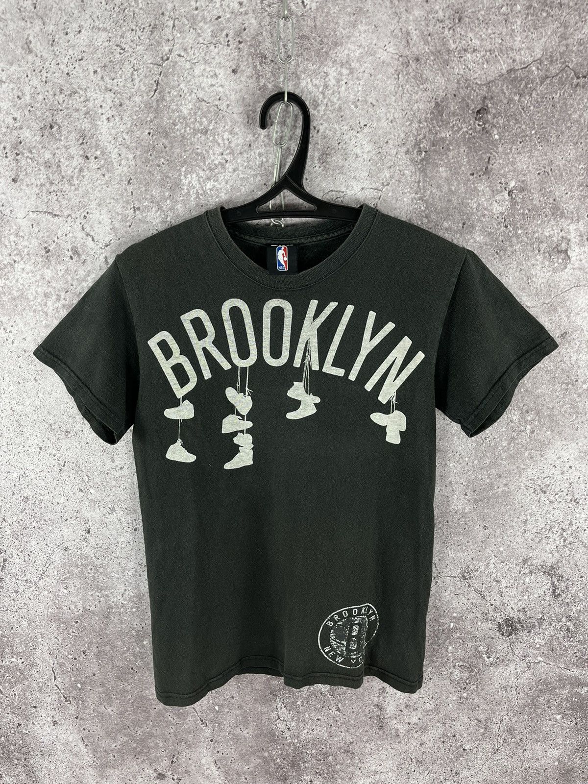 Brooklyn Clothing × NBA Vintage 90’s UNK Brooklyn T-Shirt Rare Big Logo Y2K Size S Size US S / EU 44-46 / 1 - 1 Thumbnail