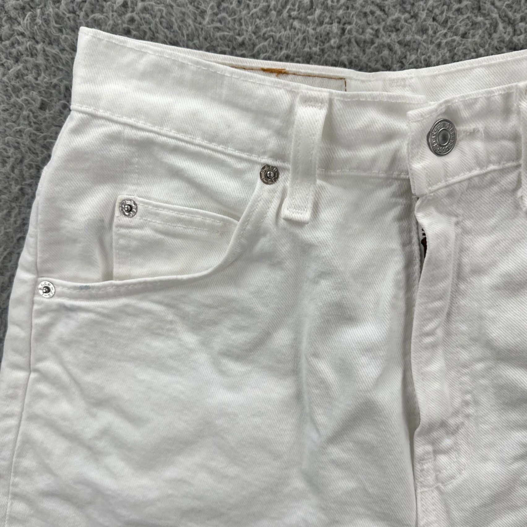 Levi's VINTAGE Levi’s 954 White Denim Shorts Womens Size 9 Made in USA EUC - Denim Shorts - White - 1990s - 26in Waist - 2in Inseam - Regular - Womens Size 30" / US 8 / IT 44 - 4 Thumbnail
