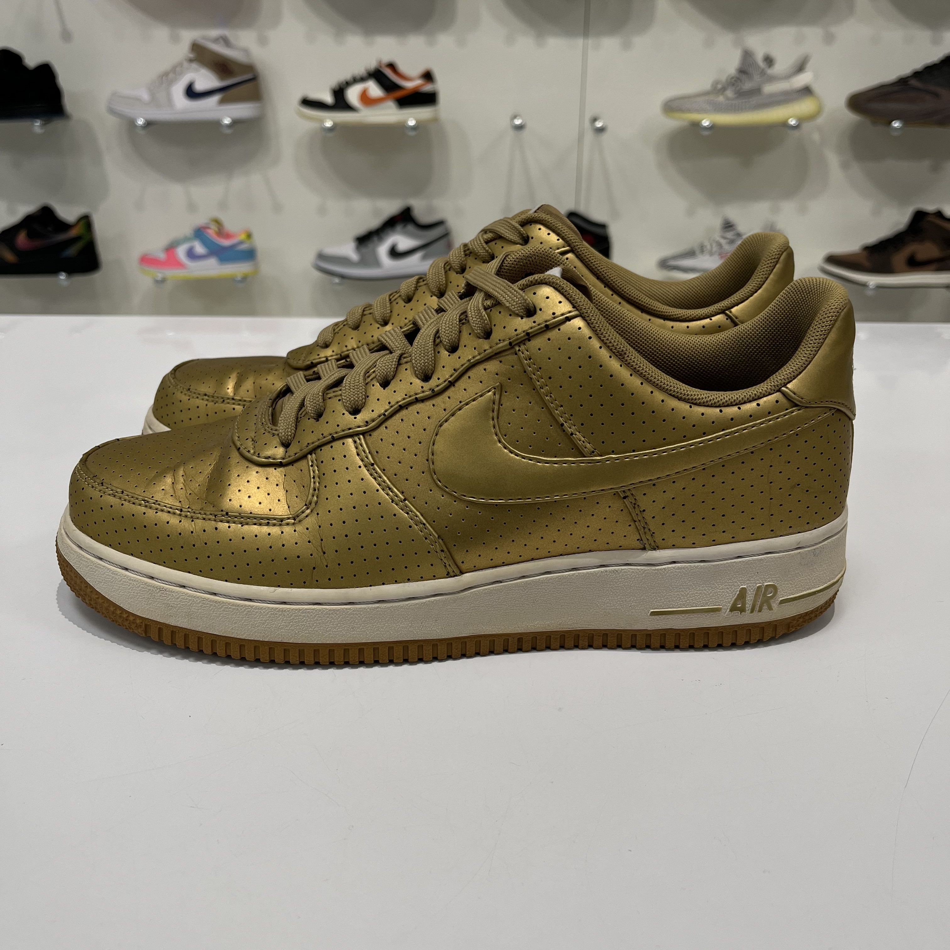 Nike Nike Air Force 1 Low Gold Size US 9 / EU 42 - 2 Thumbnail