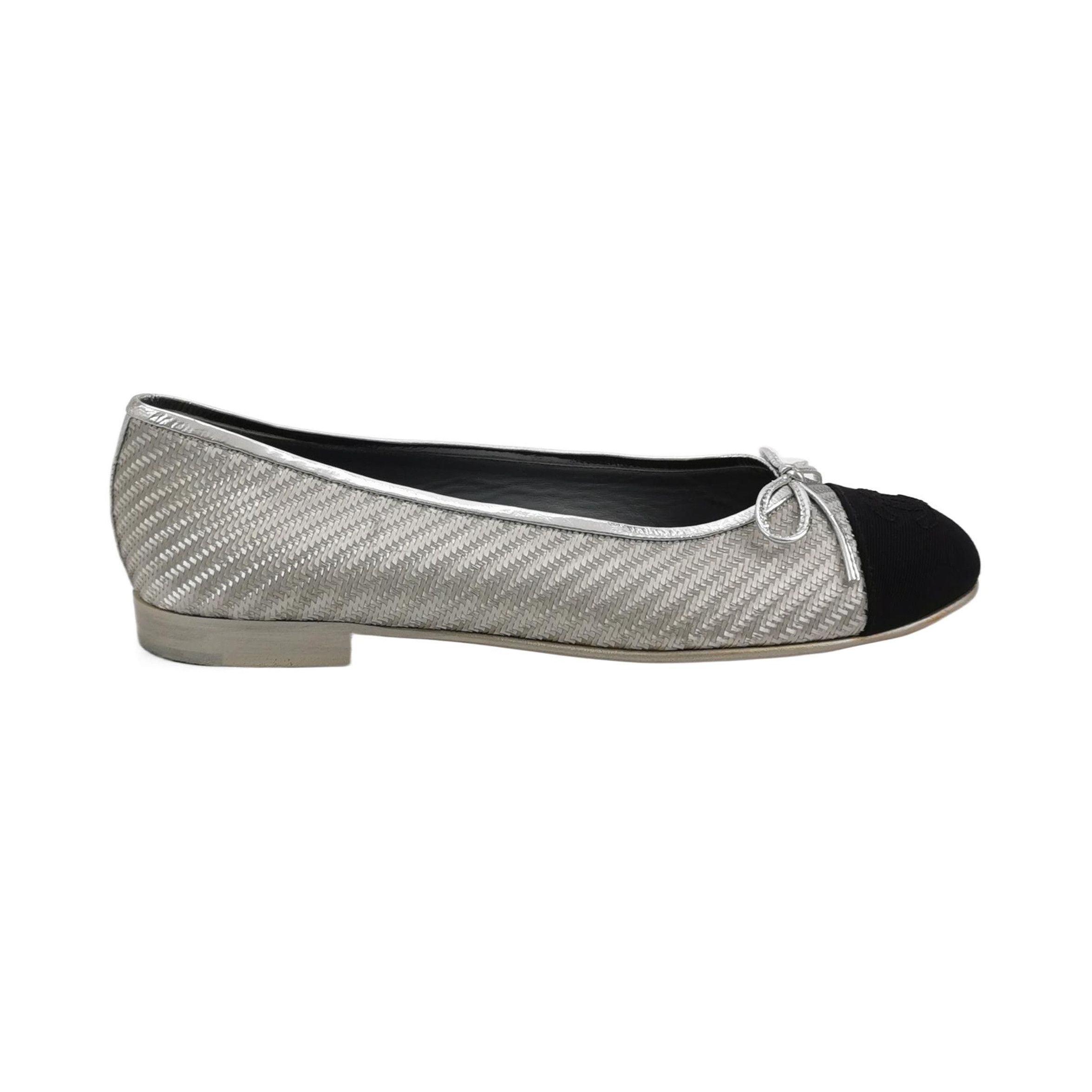Chanel Chanel Women 7 Flats Size US 7 / IT 37 - 1 Thumbnail