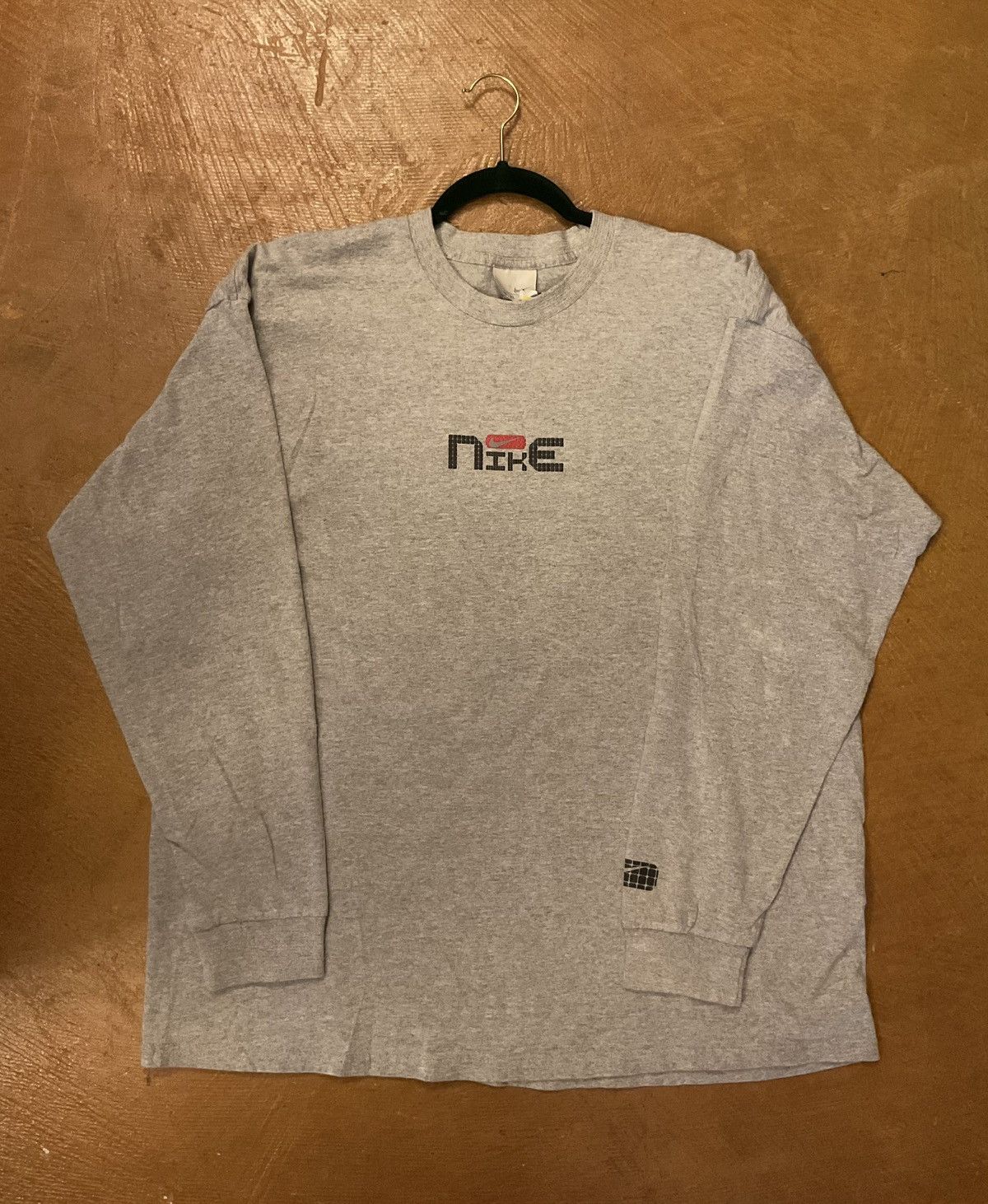 Nike VINTAGE NIKE GRAY LONG SLEEVESHIRT Size US XL / EU 56 / 4 - 1 Thumbnail