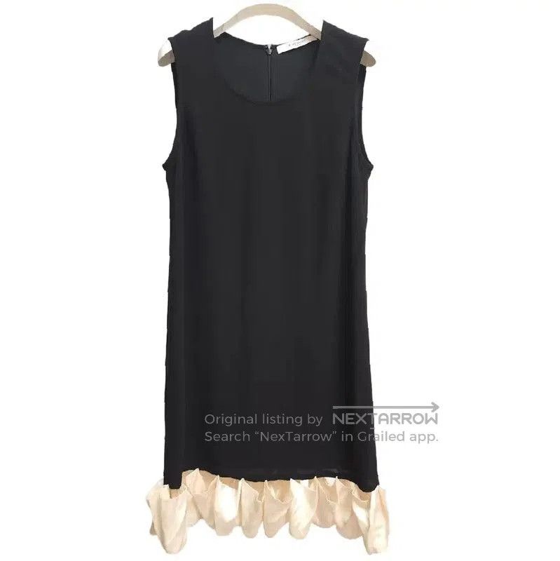 Givenchy Givenchy Black Wool Short Sleeve Dress . Size XS / US 0-2 / IT 36-38 - 2 Thumbnail