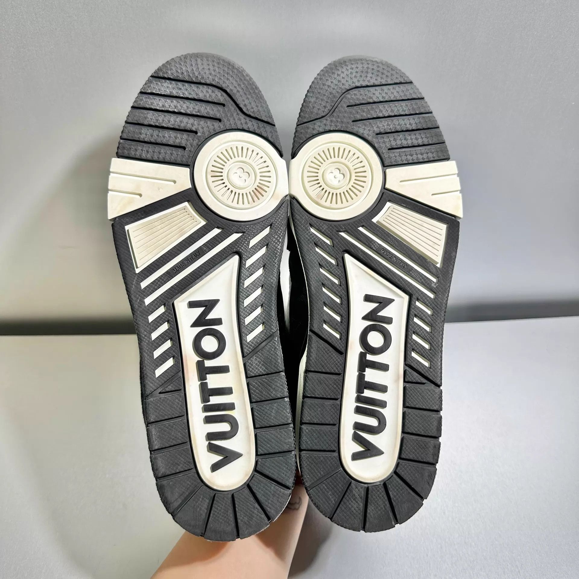 Louis Vuitton Louis Vuitton Trainer 8/42 Denim Black & White Worn once Size US 9 / EU 42 - 7 Thumbnail