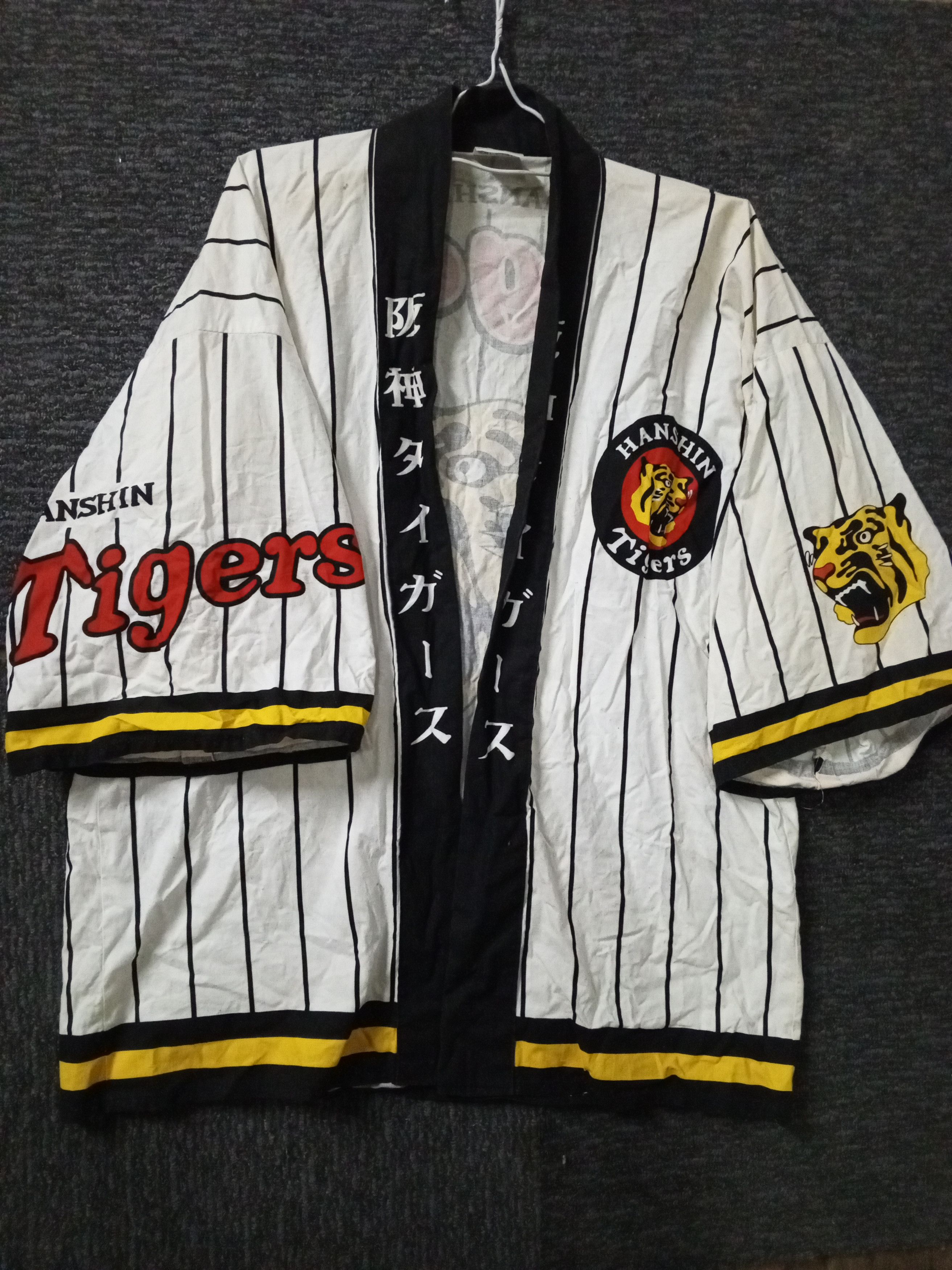 Japanese Brand 💥Hanshin Tigers💥 Baseball Team Kimono Japan Size US XL / EU 56 / 4 - 5 Thumbnail