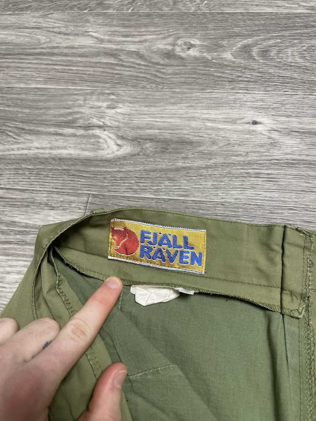 Fjallraven Vintage Fjallraven Khaki Cargo Pants Outdoor 90s Size US 29 - 15 Thumbnail