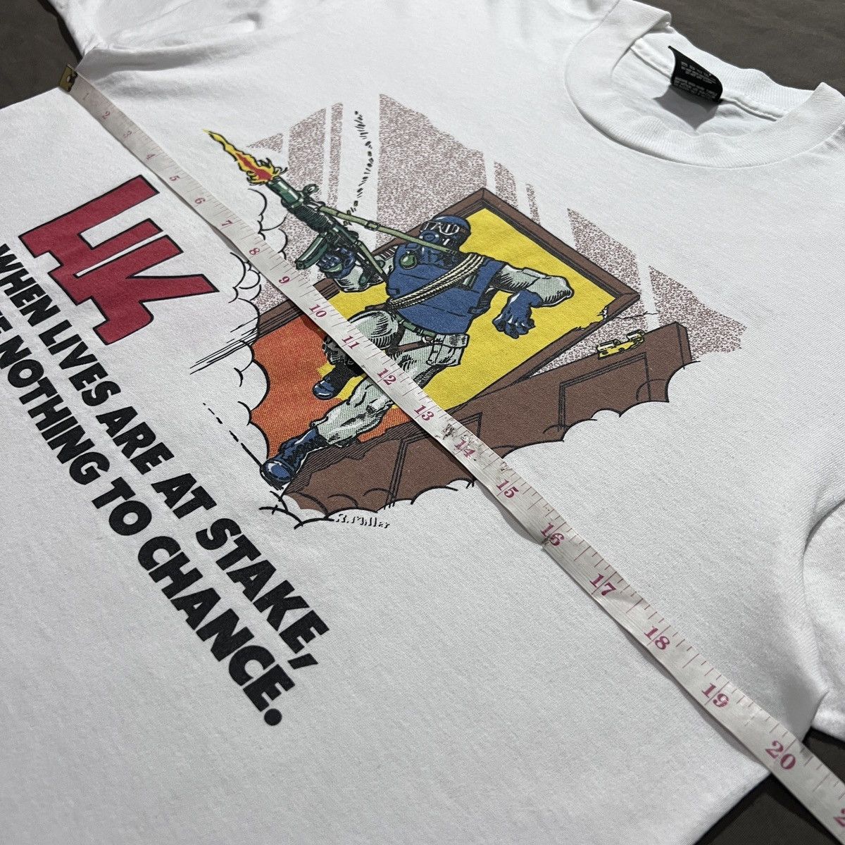 Vintage Vintage 90s HK MP5 SWAT Promo Tee L Gun Size US L / EU 52-54 / 3 - 10 Thumbnail