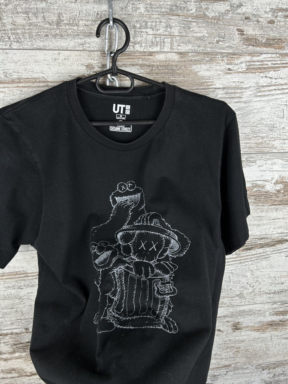 Japanese Brand × Kaws × Uniqlo Mens Vintage Uniqlo Kaws T-shirt tee art Japanese y2k rare Size US M / EU 48-50 / 2 - 5 Thumbnail