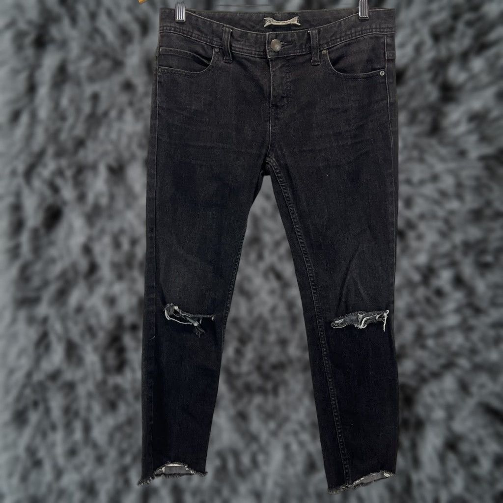 Free People Free People Skinny Jeans Sz 28 Black Distressed Raw Hem GUC Size 28" / US 6 / IT 42 - 1 Thumbnail