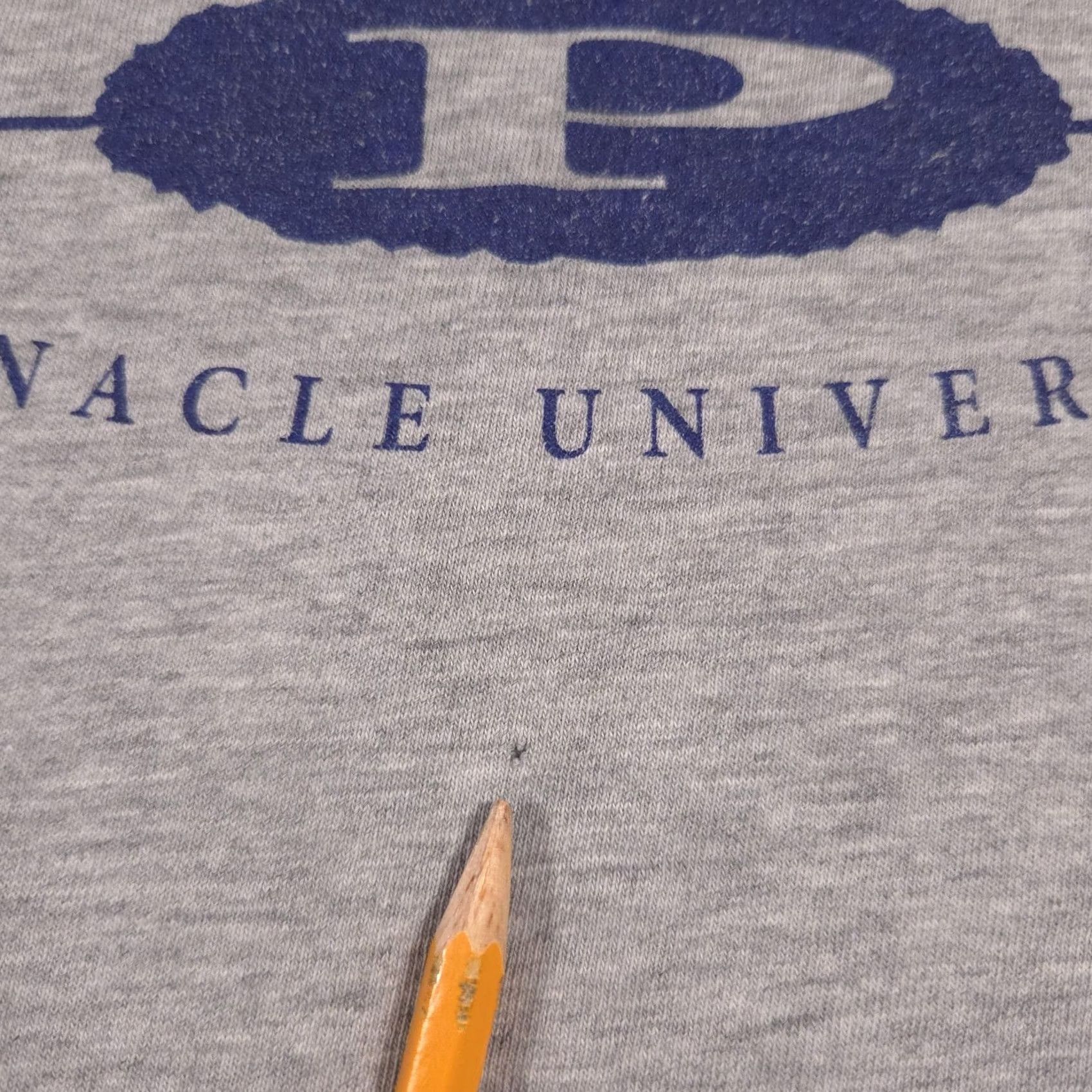 Hanes Pinnacle University Alumni Shirt Mens Medium Sleeveless Cutoff Tee Hanes Sports Gray College University T-Shirt Sleeveless 90s (if applicable) Size US M / EU 48-50 / 2 - 4 Thumbnail