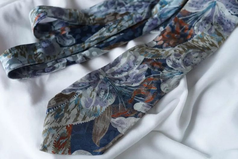 Kenzo KENZO Vintage floral plants with dark patterns and vintage Size ONE SIZE - 2 Thumbnail