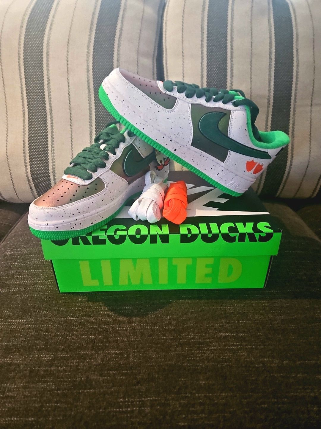 Nike *LIMITED EDITION* Nike AF1 X DOAF "Duck Or Egg" Size 9 (DS) Size US 9 / EU 42 - 1 Thumbnail