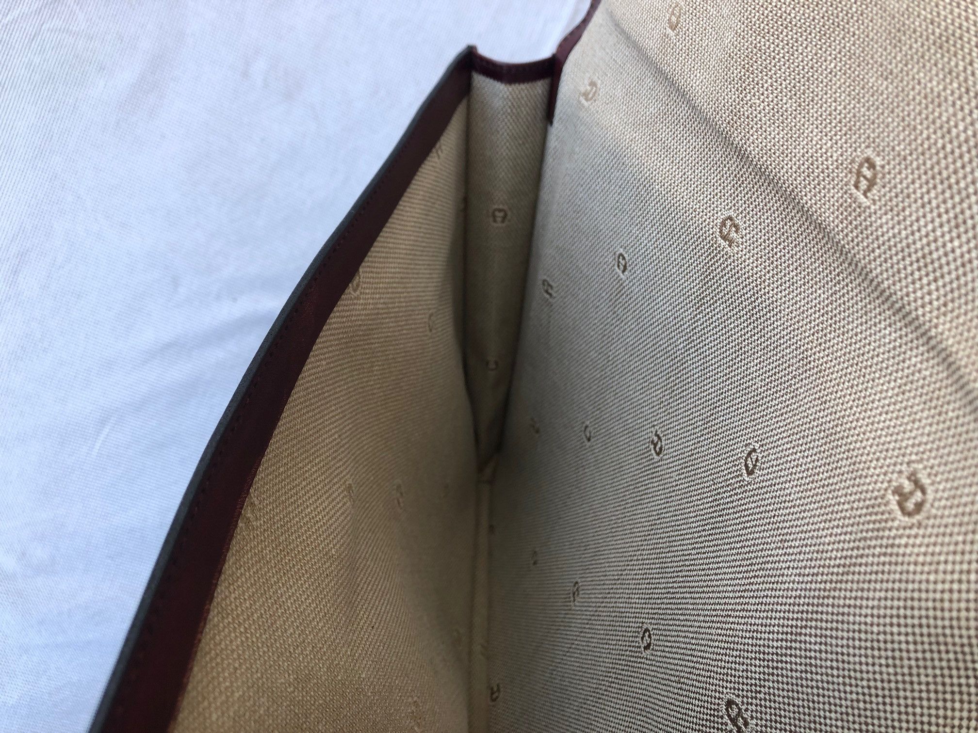 Etienne Aigner Vintage Etienne Aigner Leather Portfolio Document Sleeve Size ONE SIZE - 8 Thumbnail