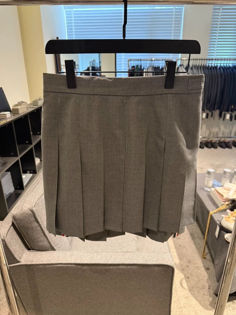 Thom Browne Thom Browne A pleated skirt Size 27" / US 4 / IT 40 - 1 Thumbnail