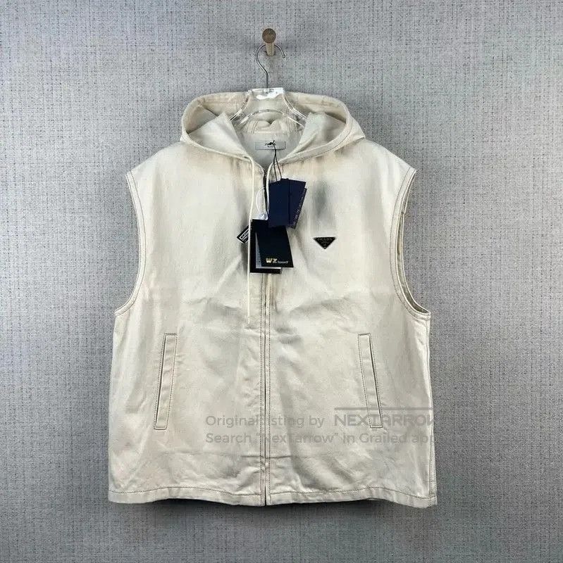 Prada Prada Hooded Vest in Light Cream. Size US M / EU 48-50 / 2 - 1 Thumbnail