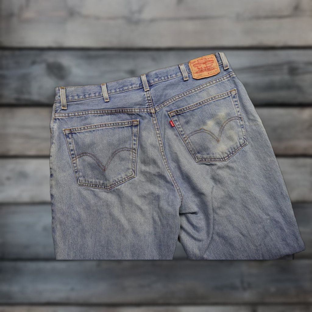 Levi's VINTAGE Levi's 560 Jeans Mens 38x30 Blue Light Wash Distressed Baggy Fit Denim Size US 38 / EU 54 - 1 Thumbnail