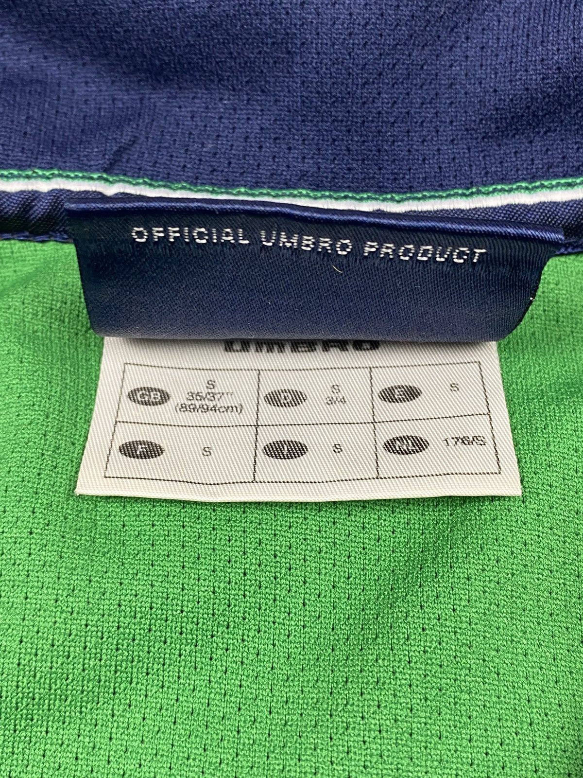 Umbro 2003/04 Ireland Team Button Up Football Leisure Jersey Size US S / EU 44-46 / 1 - 3 Thumbnail