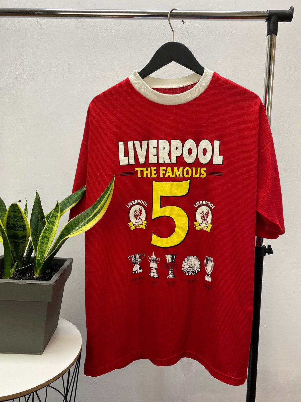 Vintage Vintage Liverpool 2001 Famous 5 Cup Winner T-Shirt Jersey Size US XL / EU 56 / 4 - 1 Thumbnail