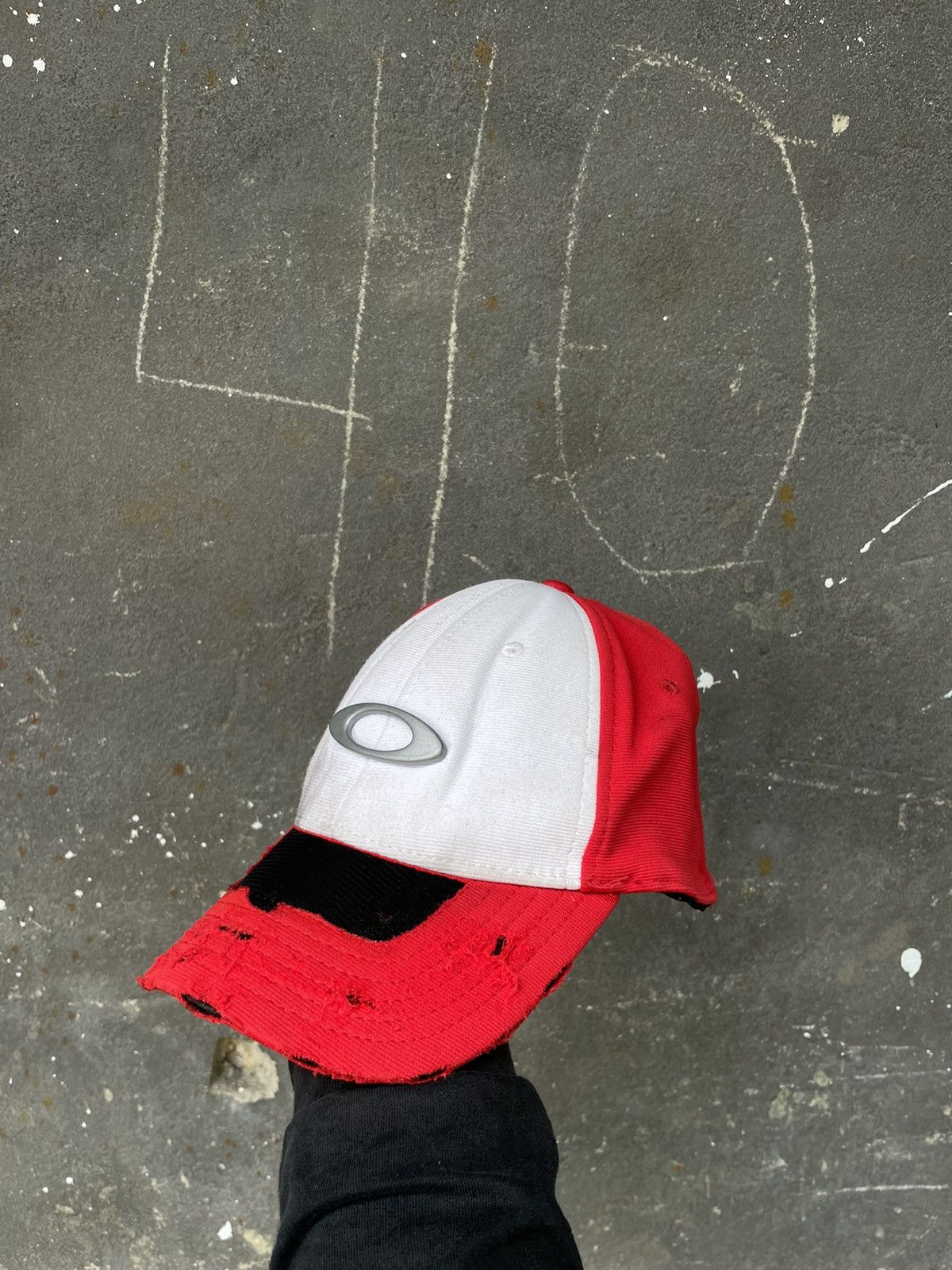 Japanese Brand × Oakley × Vintage Vintage Oakley 90’s Hat Cap Logo Y2K Distressed RARE Size ONE SIZE - 1 Thumbnail