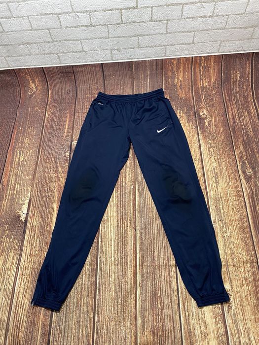 Nike on sale parachute pants