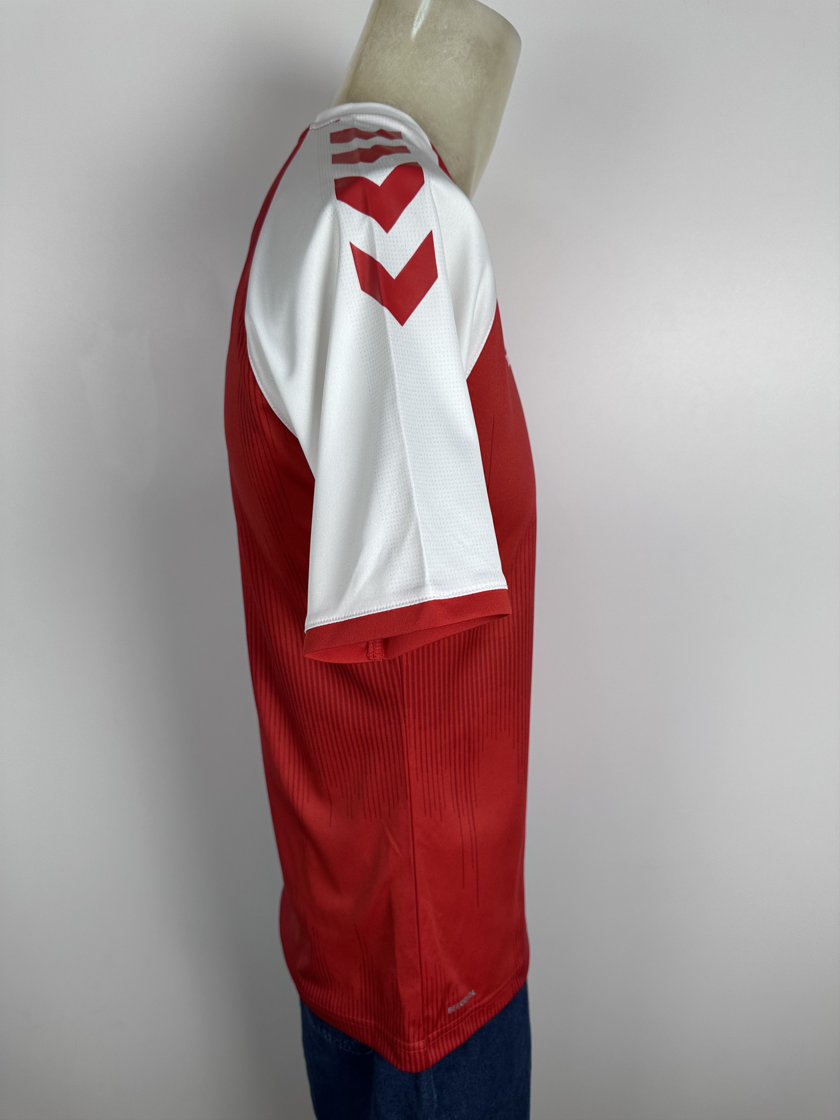 Hummel DENMARK 2021 2022 FOOTBALL SHIRT SOCCER JERSEY #14 DAMSGAARD Size US M / EU 48-50 / 2 - 3 Thumbnail
