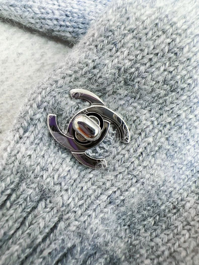 Chanel Chanel 24B popular gray schoolbag buckle cashmere sweater Size XS / US 0-2 / IT 36-38 - 8 Thumbnail