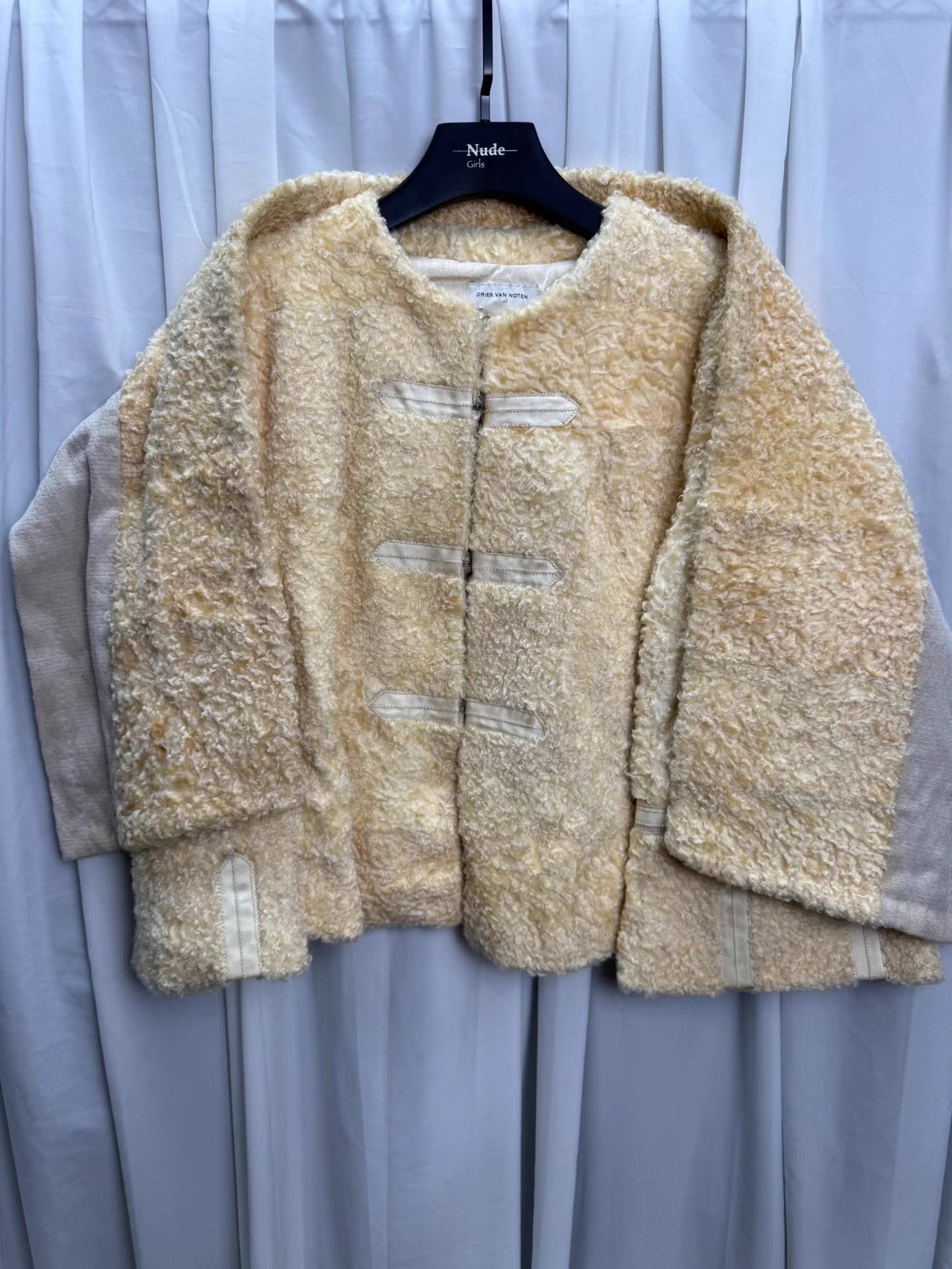 Dries Van Noten Dries Van Noten Faux Fur Plush Court Style Jacket K20 Size M / US 6-8 / IT 42-44 - 1 Thumbnail