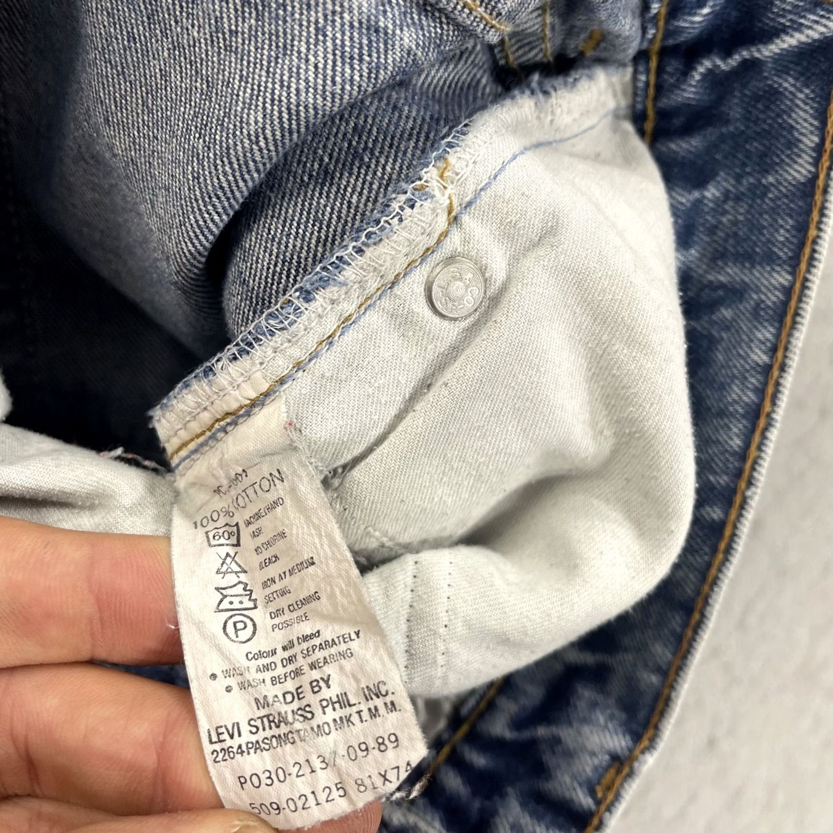 Levi's VINTAGE Levi's 509 Jeans Mens 32x29 Blue Distressed Workwear Denim USA 80s Jeans Mens 32x29 Blue Distressed USA 80s Size US 32 / EU 48 - 4 Thumbnail