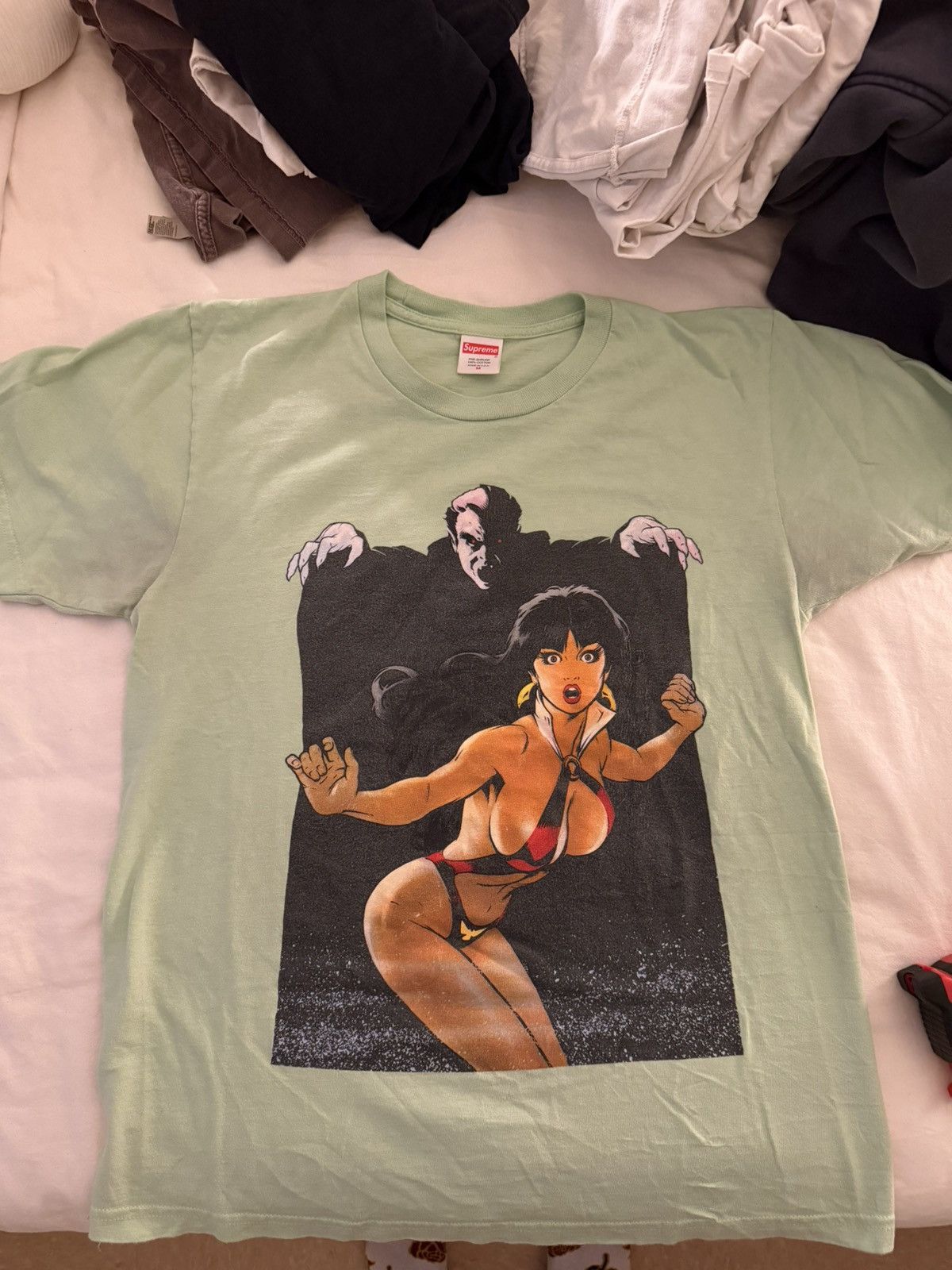 Supreme Supreme Vampirella Size US M / EU 48-50 / 2 - 1 Thumbnail