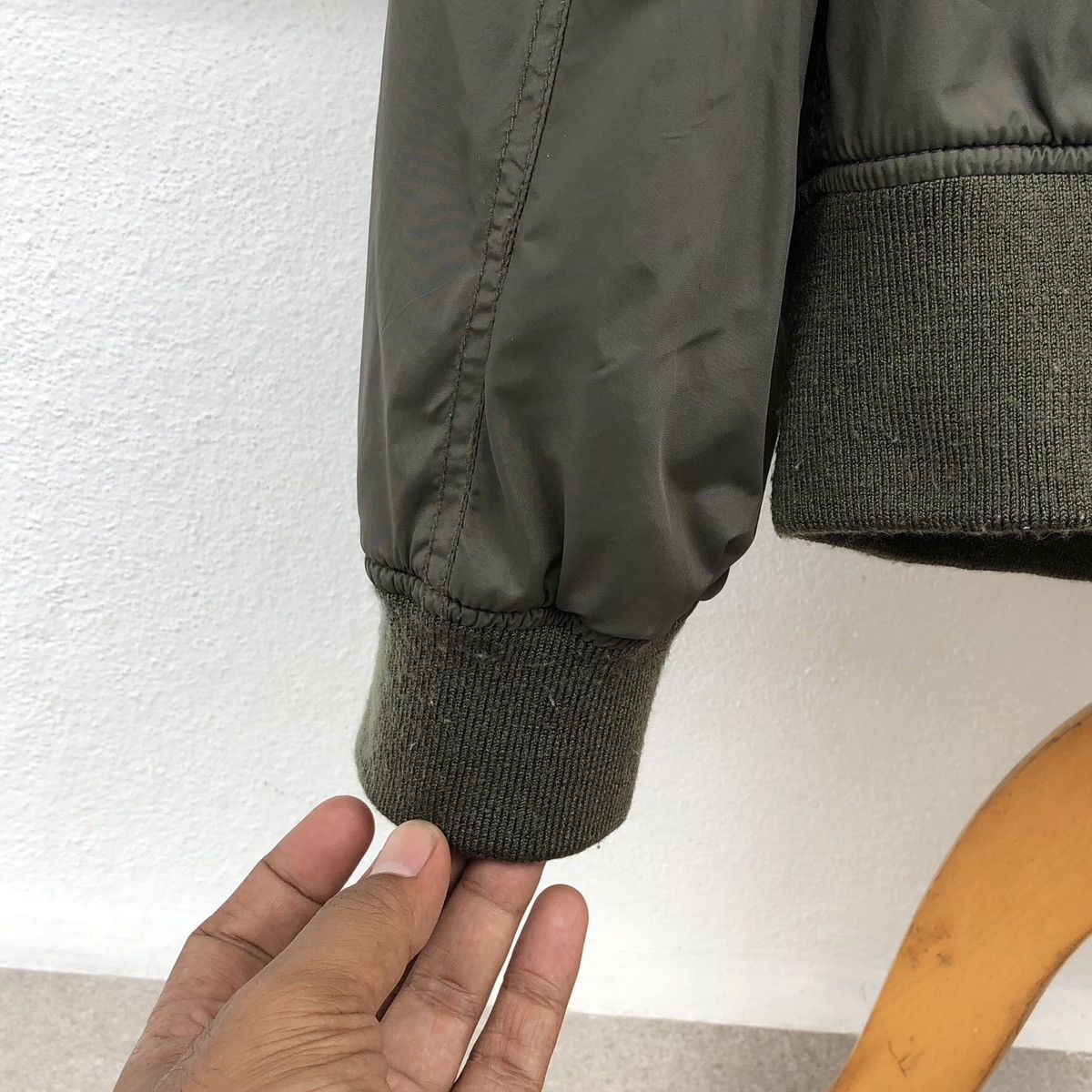 Uniqlo Uniqlo Women Ma-1 Bomber Jacket Size L / US 10 / IT 46 - 12 Thumbnail