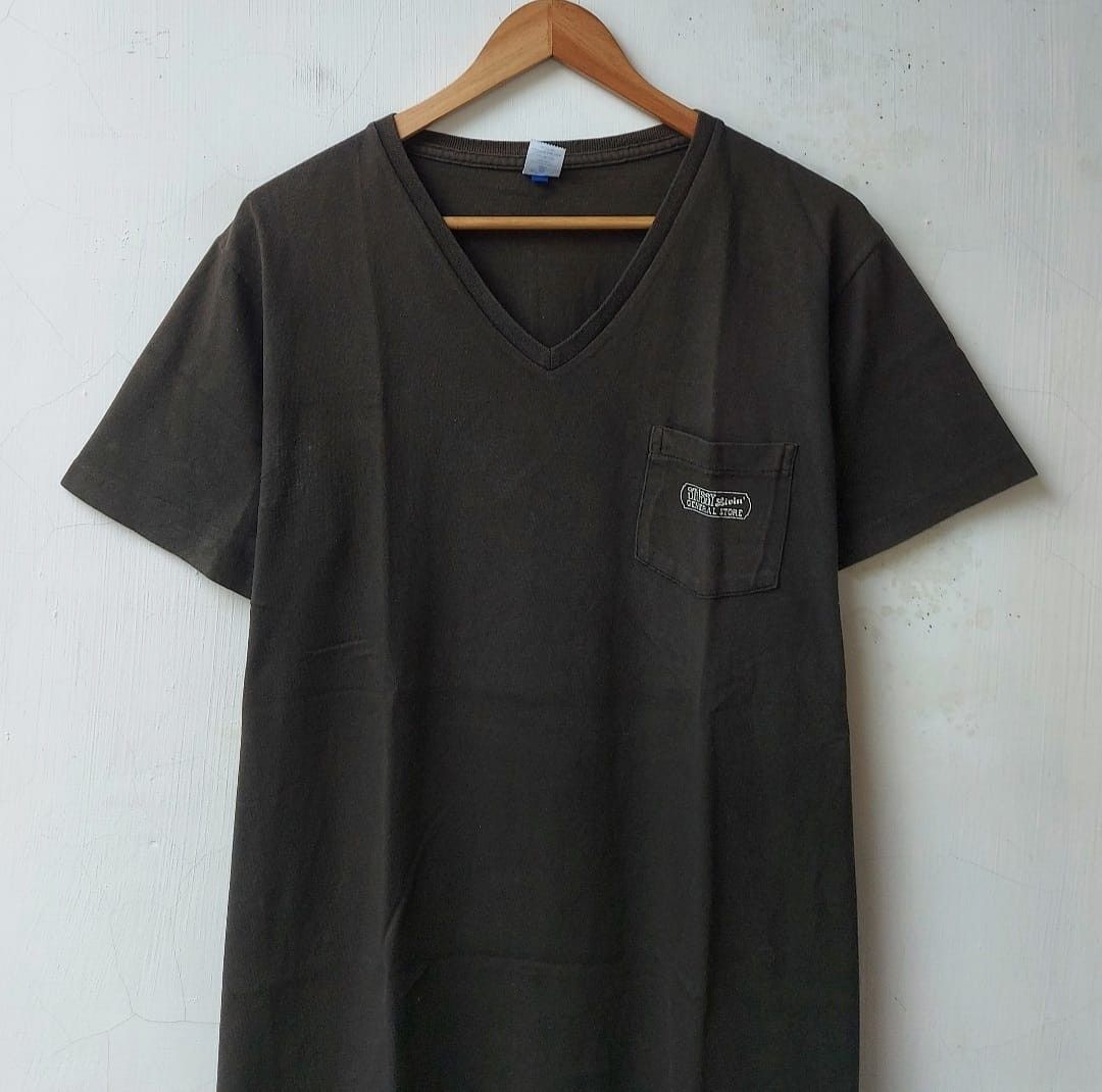 Stussy STUSSY Livin General Store Vneck Tshirt Size US M / EU 48-50 / 2 - 2 Thumbnail
