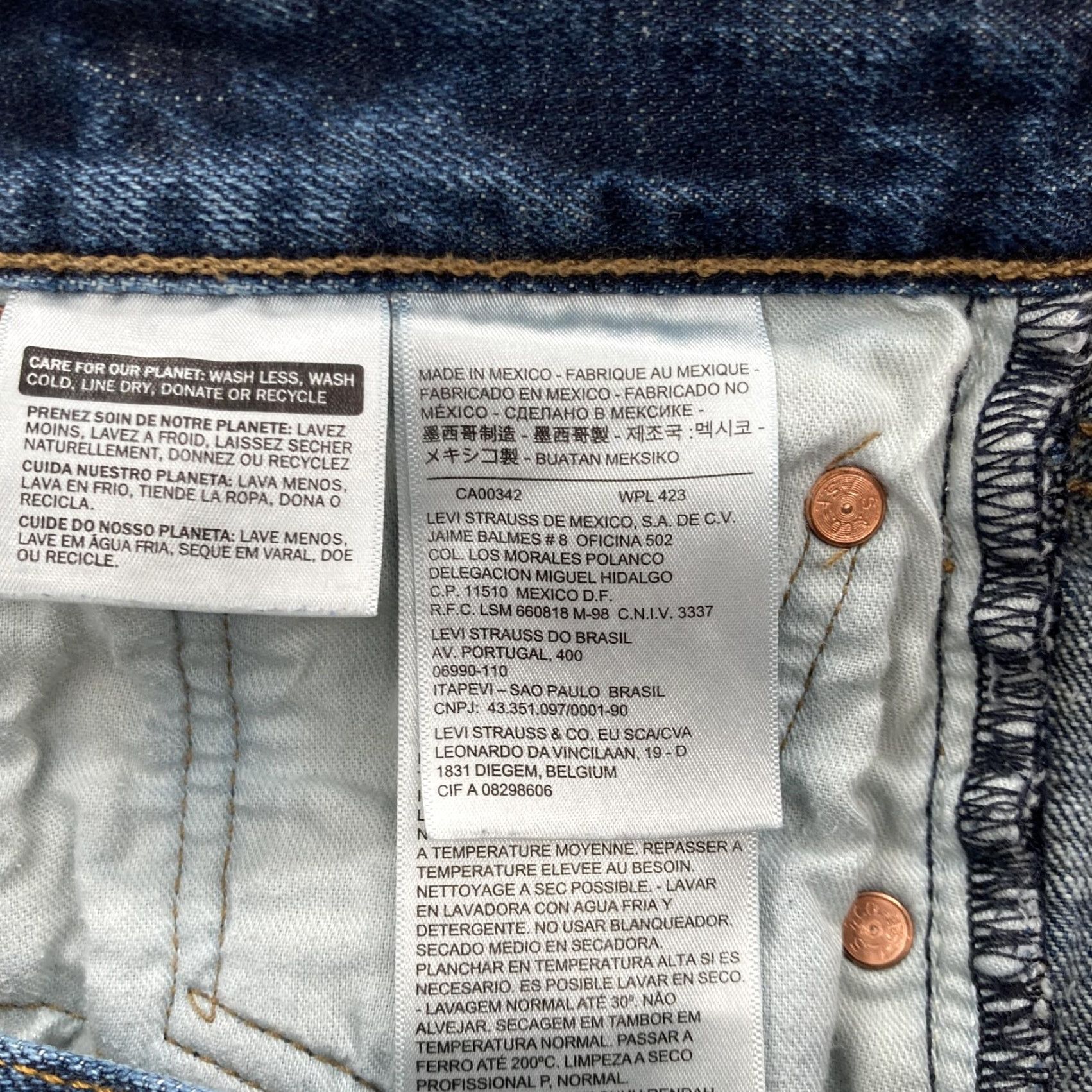 Levi's VINTAGE Levi's 501 Jeans Mens 36x32 Medium Wash Button Fly Straight Leg Original Fit Mens Size US 36 / EU 52 - 6 Thumbnail