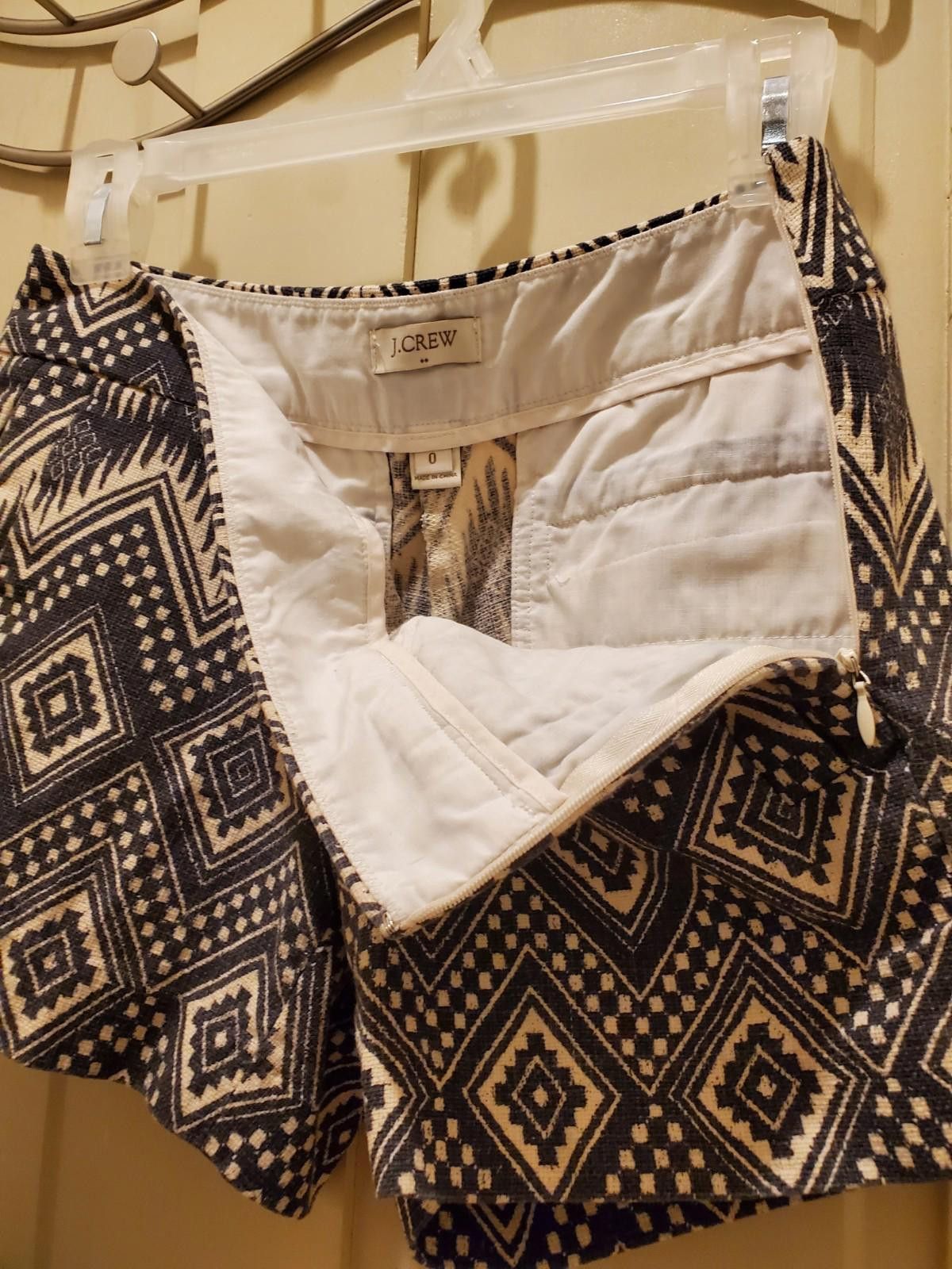J.Crew J. Crew Wmns Sz 0 Black Cream Aztec Woven Cotton Shorts Boho Size 25" / US 0 / IT 36 - 3 Thumbnail