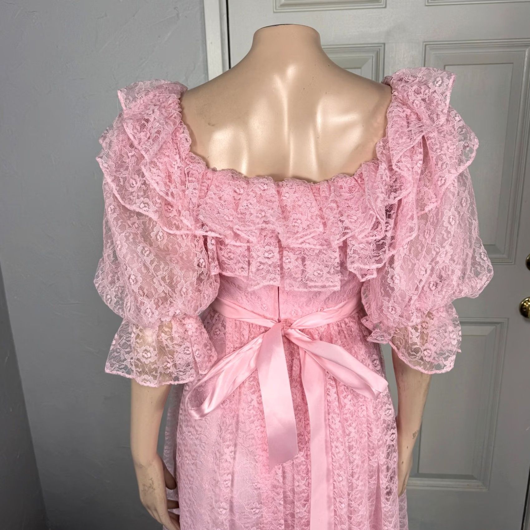 Vintage VINTAGE Roberta Dress Puff Sleeve Lace Floral Pink 2XS Ball Gown Formal Party/Cocktail Ladies Womens 80s Vintage Size XXS / US 00 / IT 34 - 5 Thumbnail