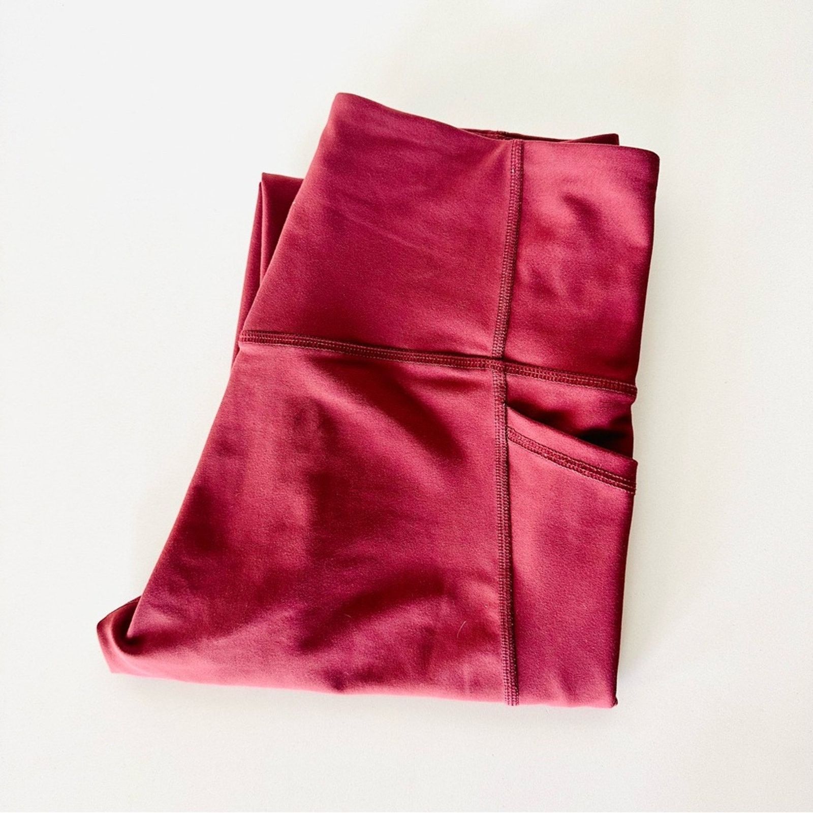 Old Navy NEW OLD NAVY ACTIVE Burgundy Pocket High Rise Crop Leggings Size 28" / US 6 / IT 42 - 12 Thumbnail